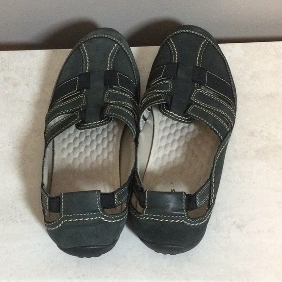 9.5 Clarks green closed toe sandals - Picture 4 of 7